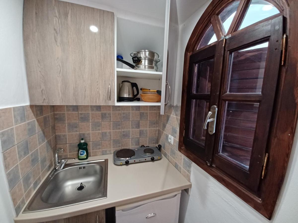 Evelina A Breath Away From The Black Offer Plenty Of Type To Every Traveler's Needs-economic Rooms-thematic Rooms-design Rooms-kitchenette Rooms-studios-small Períssa