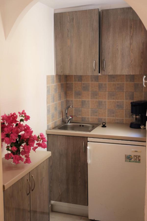 招待所 Evelina Pension: Diverse Near Black Perissa (Santorini)