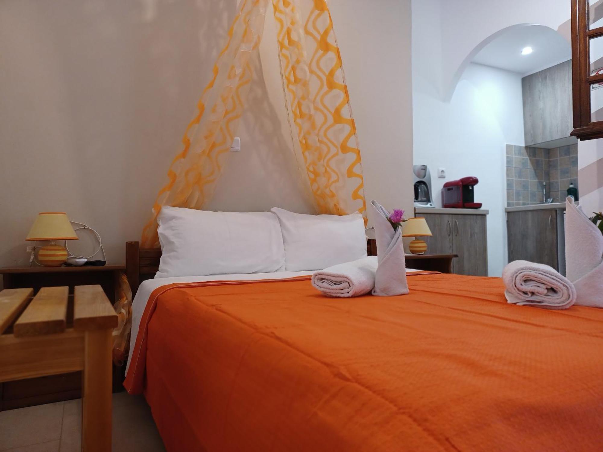 Evelina A Breath Away From The Black Offer Plenty Of Type To Every Traveler's Needs-economic Rooms-thematic Rooms-design Rooms-kitchenette Rooms-studios-small בית הארחה פריסה