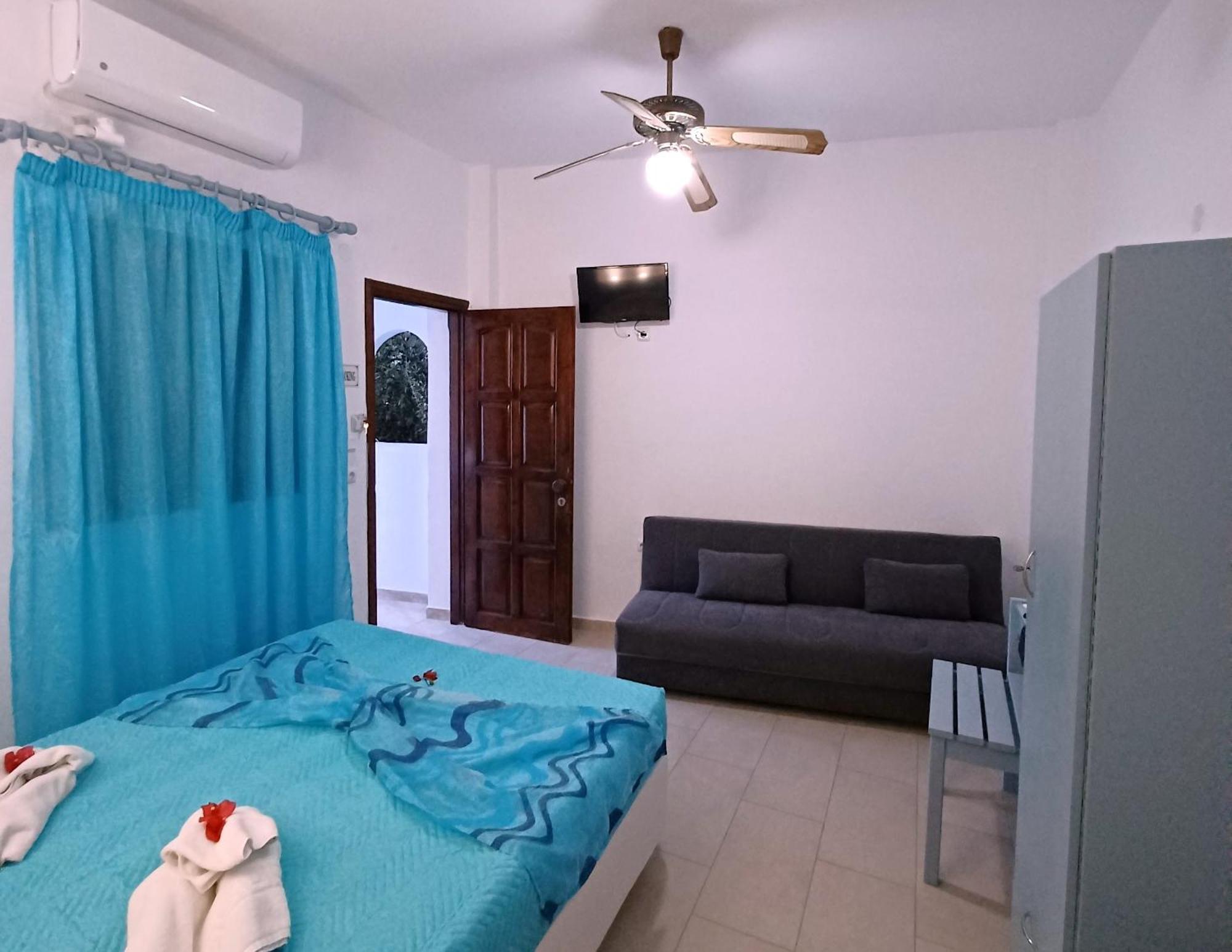 招待所 Evelina Pension: Diverse Near Black Perissa (Santorini)